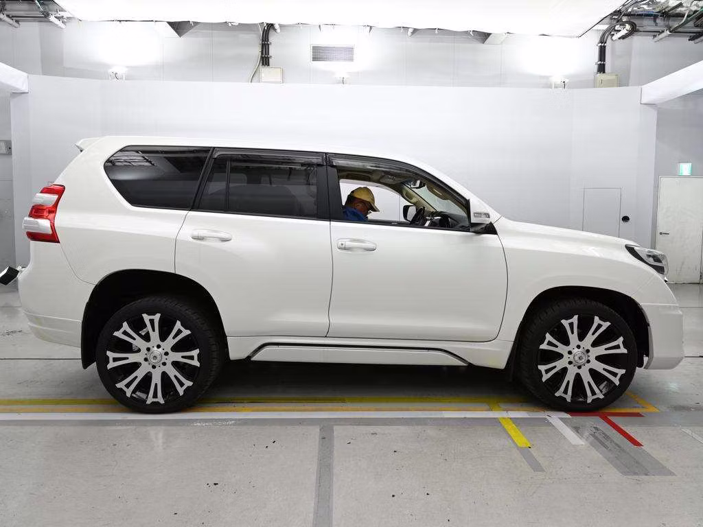 TOYOTA LAND CRUISER PRADO