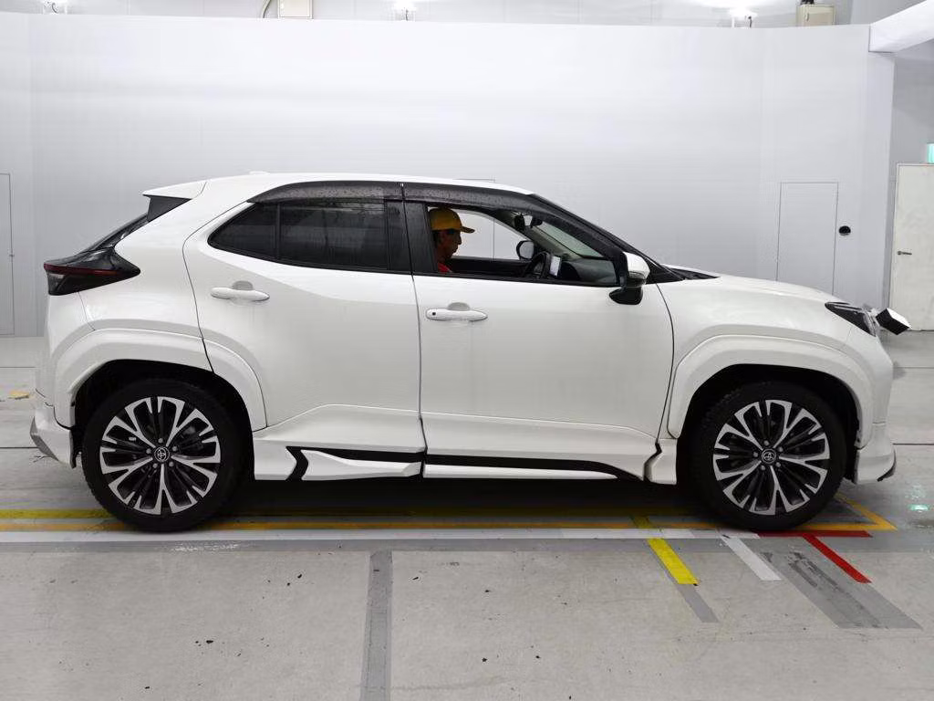 TOYOTA YARIS CROSS
