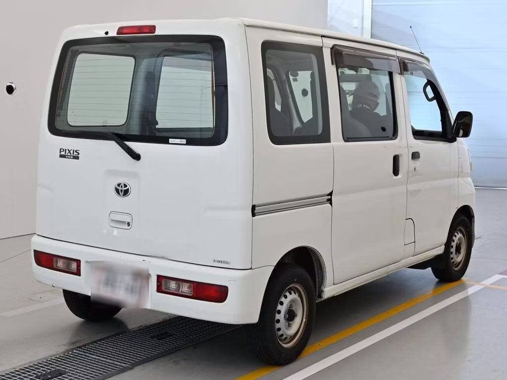TOYOTA PIXIS VAN