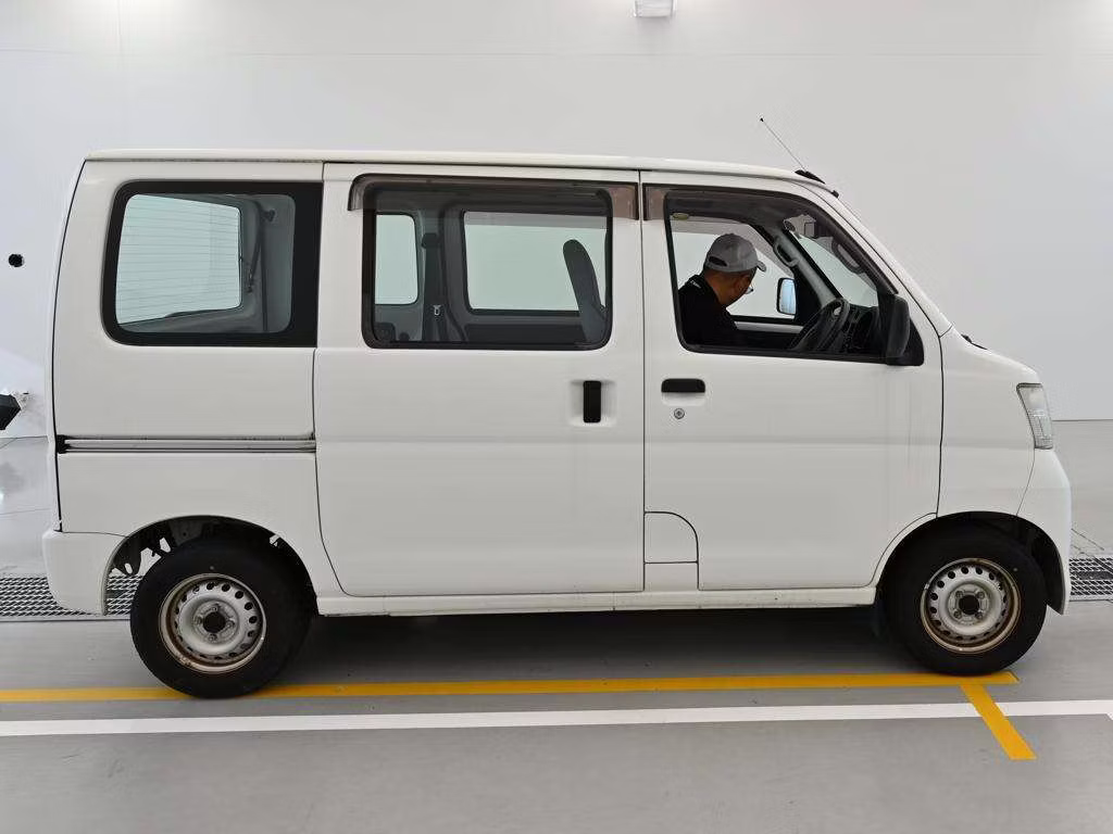 TOYOTA PIXIS VAN
