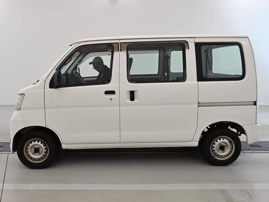 TOYOTA PIXIS VAN