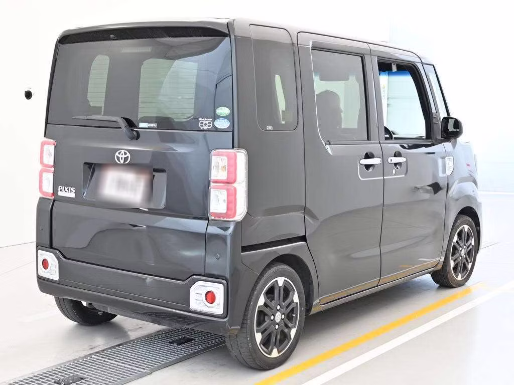 TOYOTA PIXIS MEGA