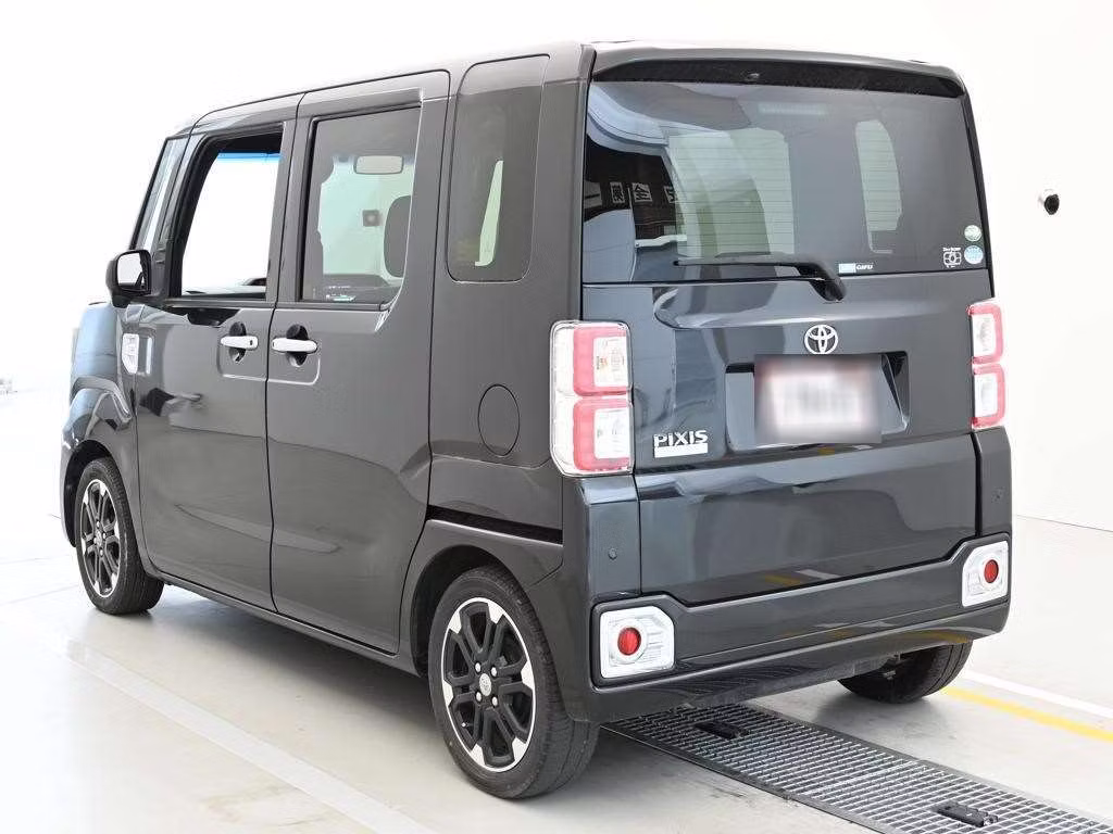 TOYOTA PIXIS MEGA