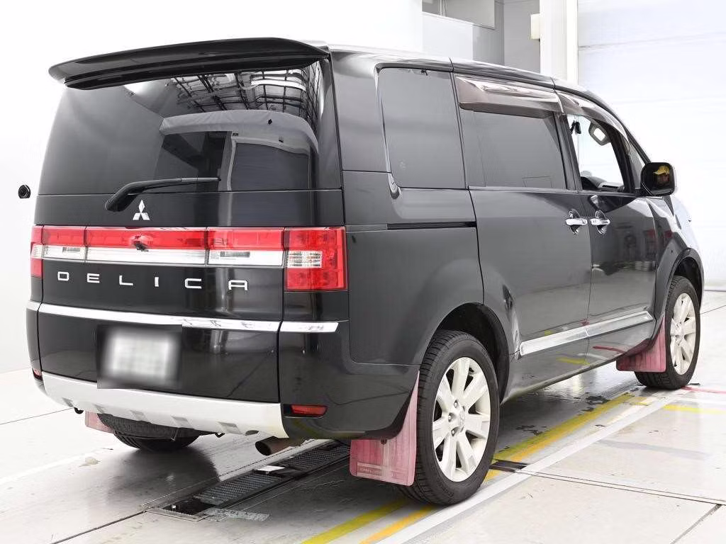 MITSUBISHI DELICA D:5