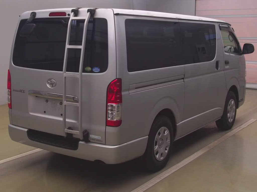 TOYOTA REGIUS ACE