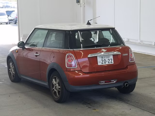 MINI HATCH