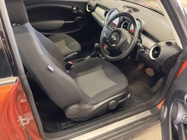 MINI HATCH