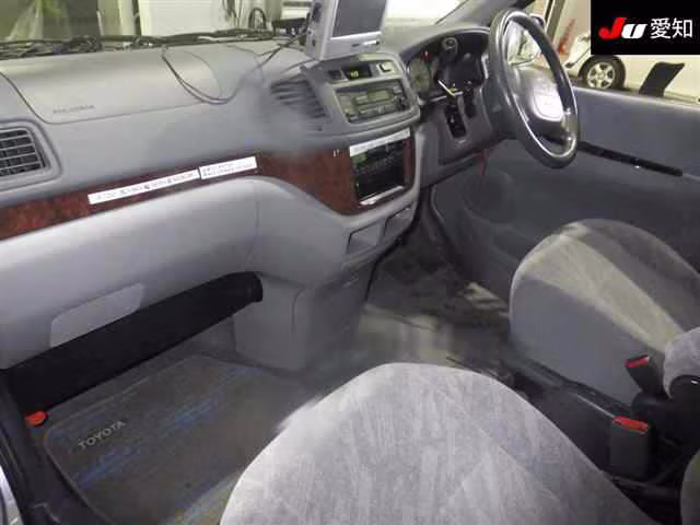 TOYOTA HIACE REGIUS