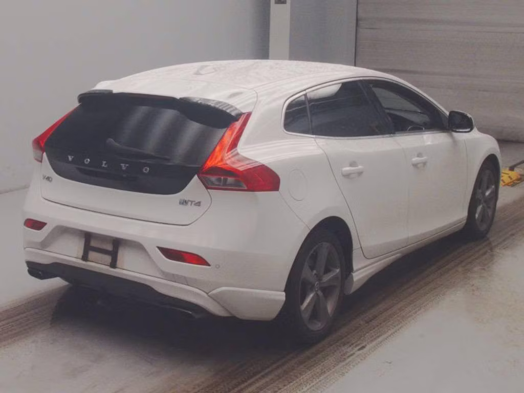 VOLVO V40