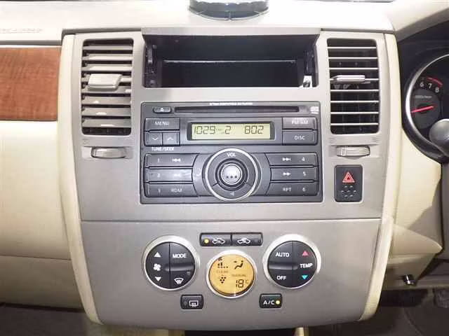 NISSAN TIIDA LATIO