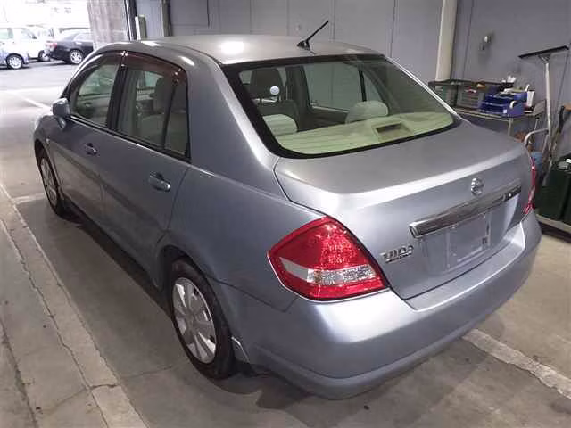 NISSAN TIIDA LATIO