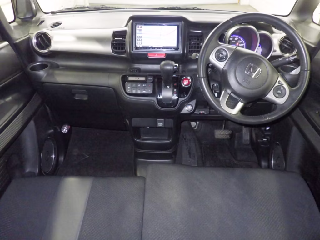 HONDA N-BOX SLASH
