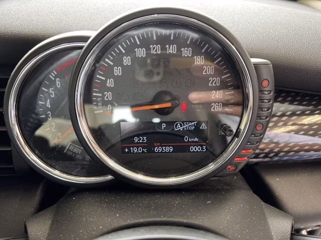 MINI HATCH