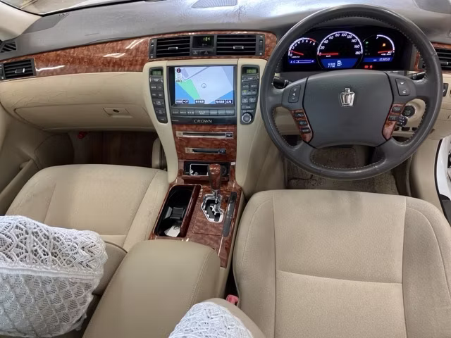 TOYOTA CROWN