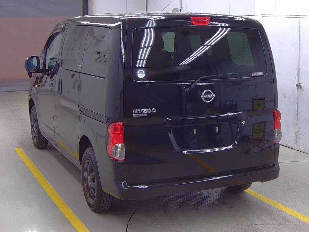 NISSAN NV200