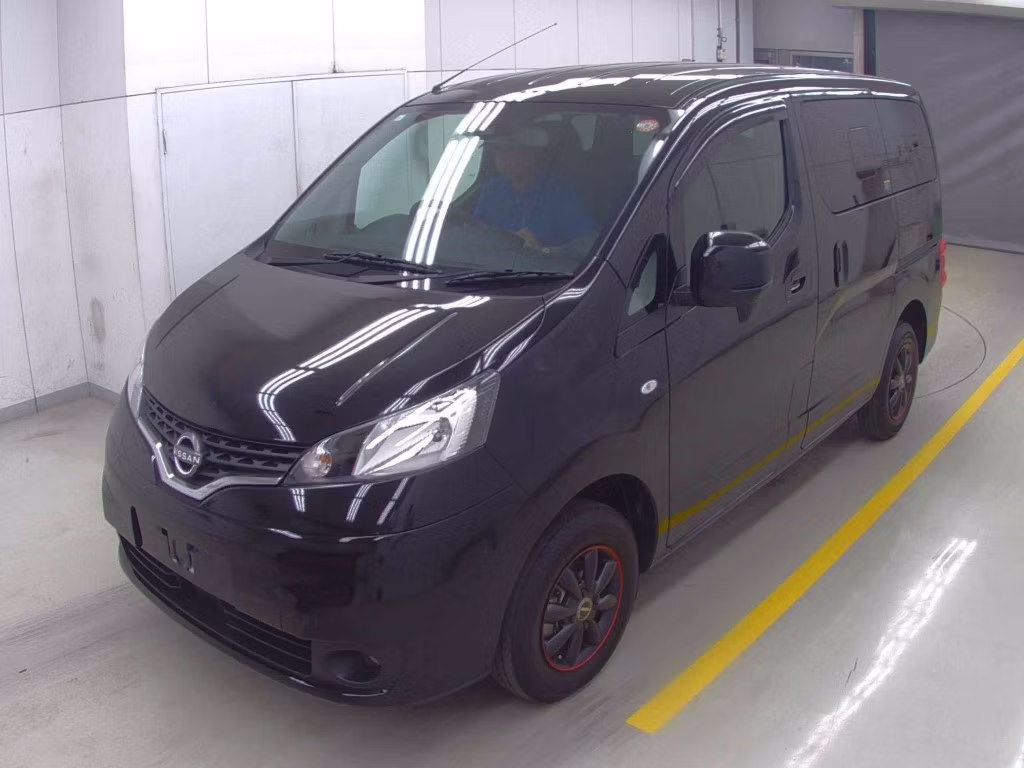 NISSAN NV200