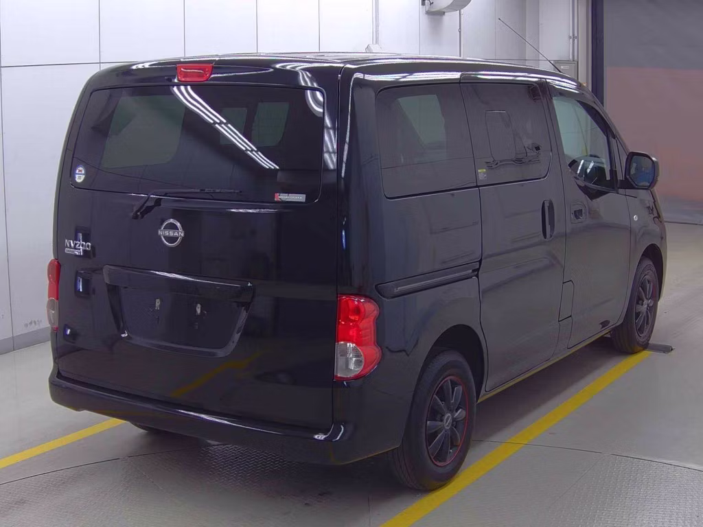 NISSAN NV200