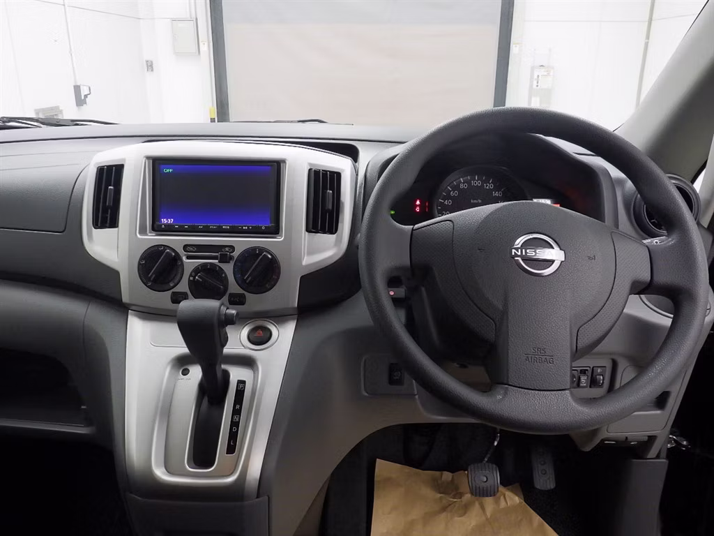 NISSAN NV200