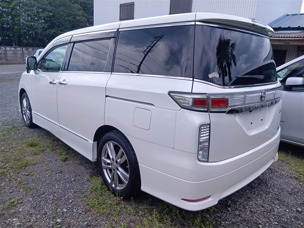 NISSAN ELGRAND