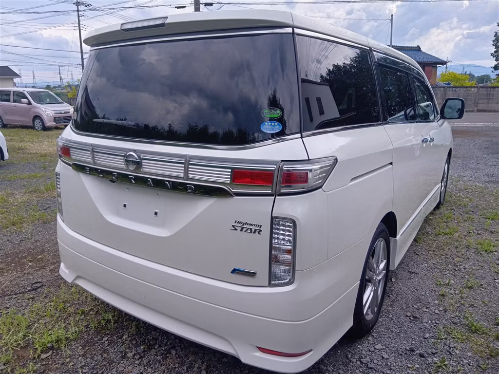 NISSAN ELGRAND