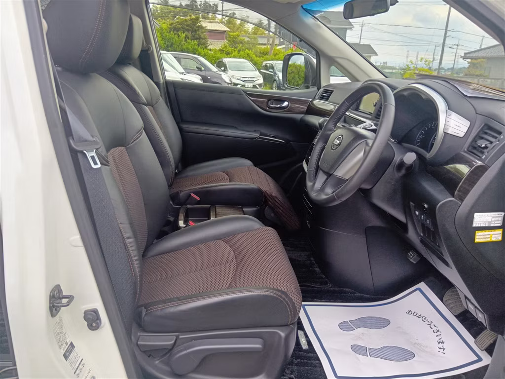 NISSAN ELGRAND