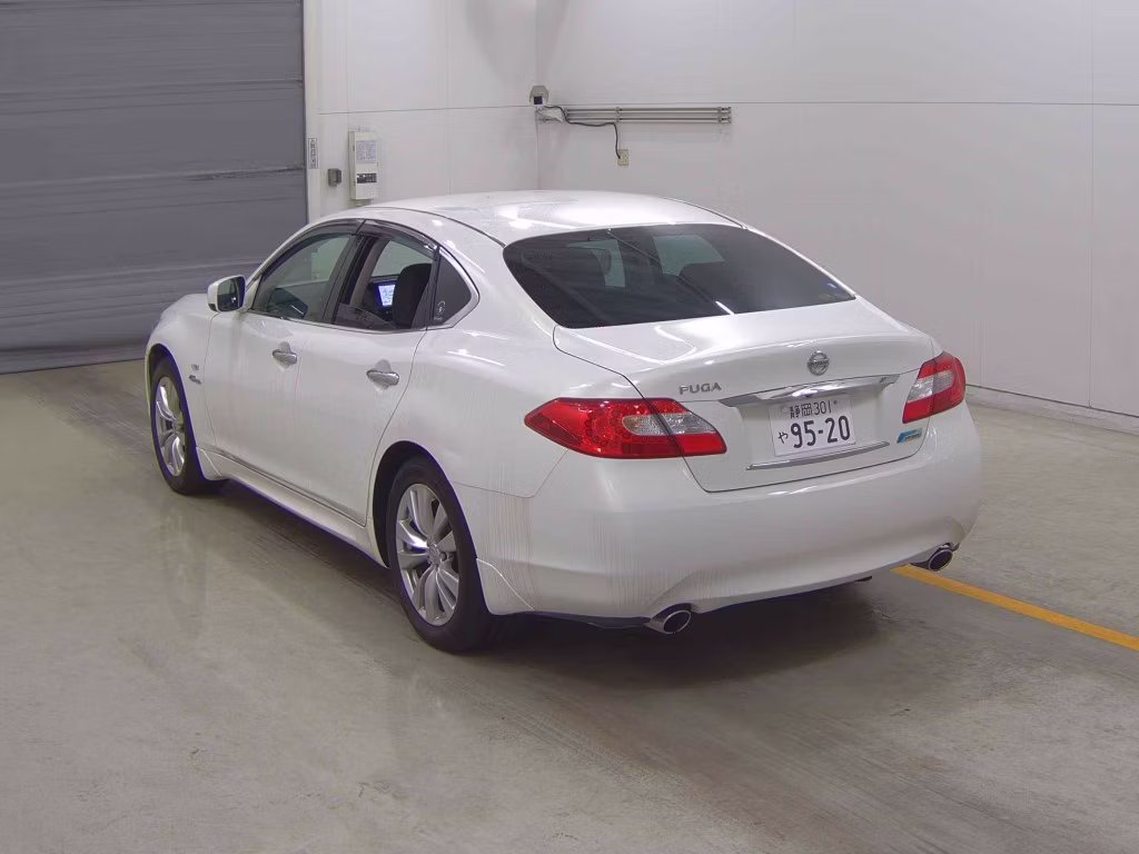 NISSAN FUGA