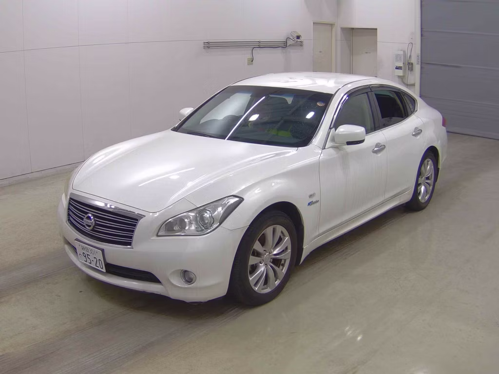 NISSAN FUGA
