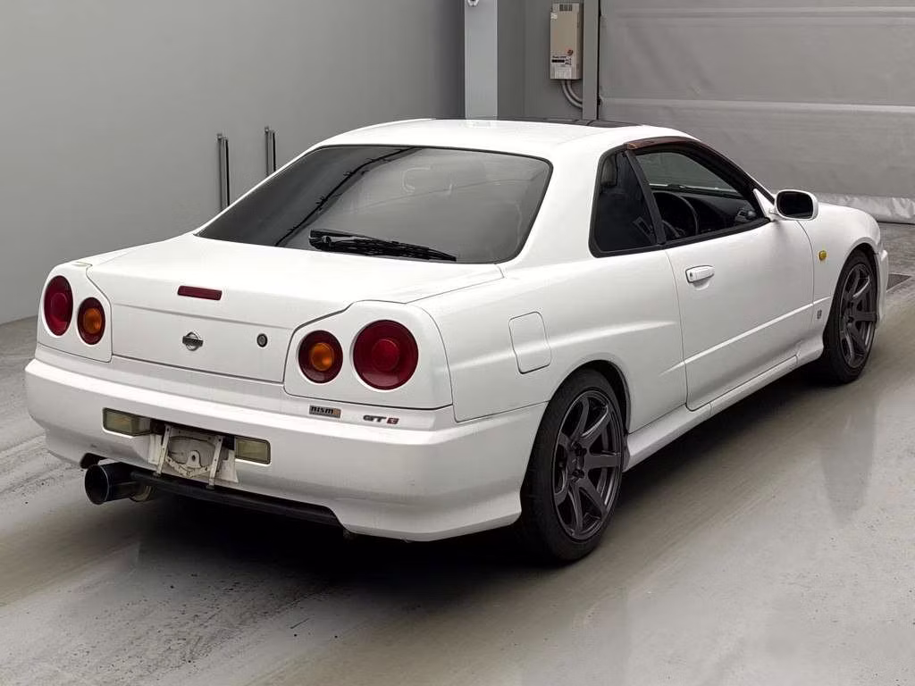 NISSAN SKYLINE