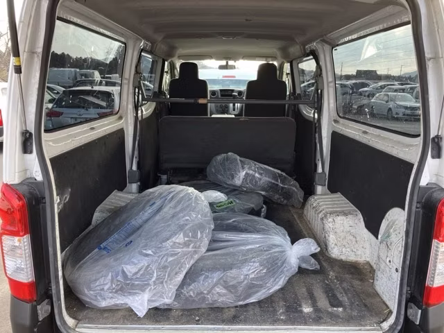 NISSAN NV350 CARAVAN