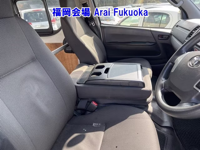 TOYOTA REGIUS ACE