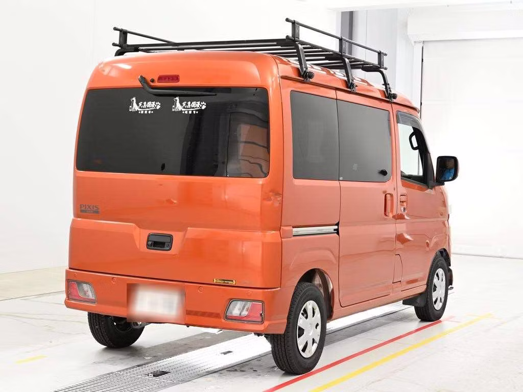 TOYOTA PIXIS VAN