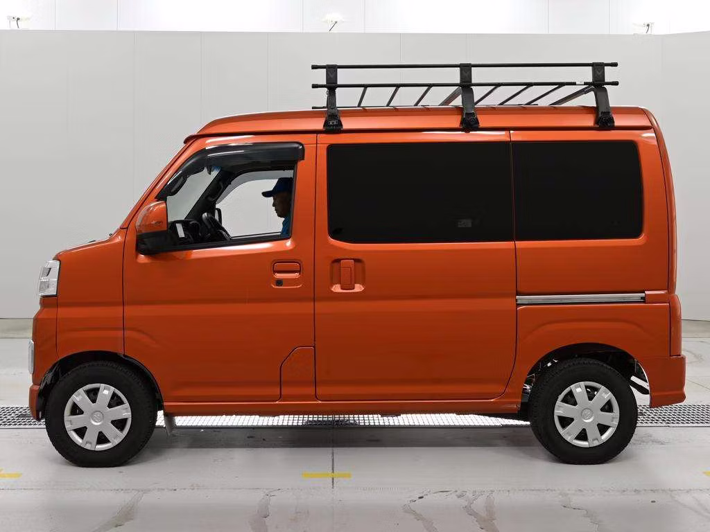 TOYOTA PIXIS VAN