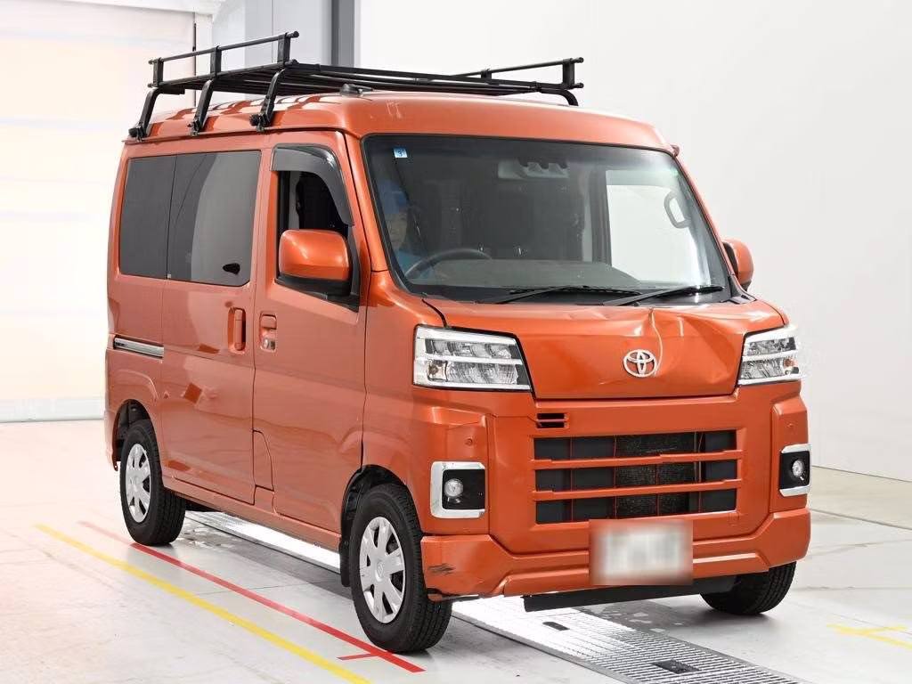 TOYOTA PIXIS VAN
