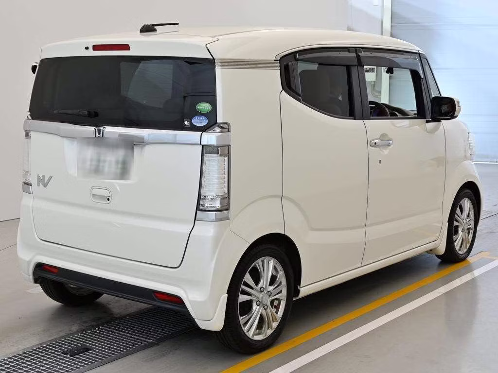 HONDA N-BOX SLASH