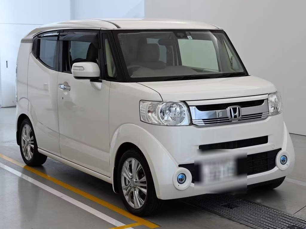 HONDA N-BOX SLASH