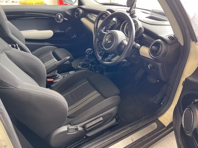 MINI HATCH