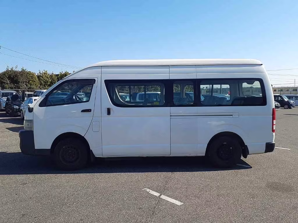 TOYOTA REGIUS ACE