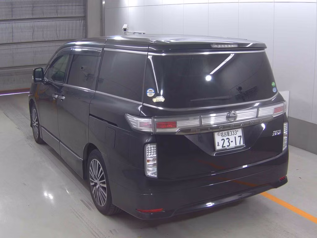 NISSAN ELGRAND
