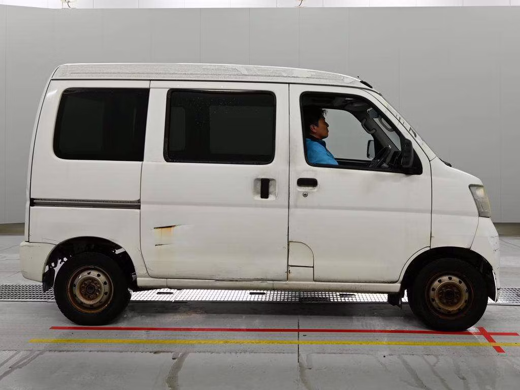 TOYOTA PIXIS VAN