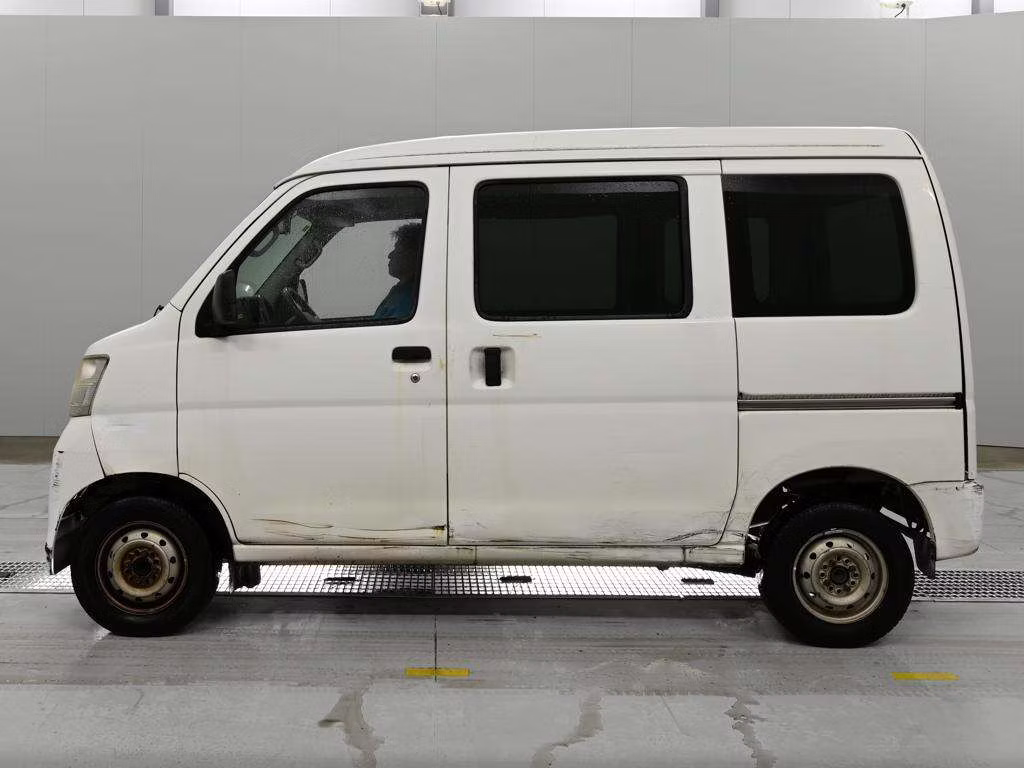 TOYOTA PIXIS VAN