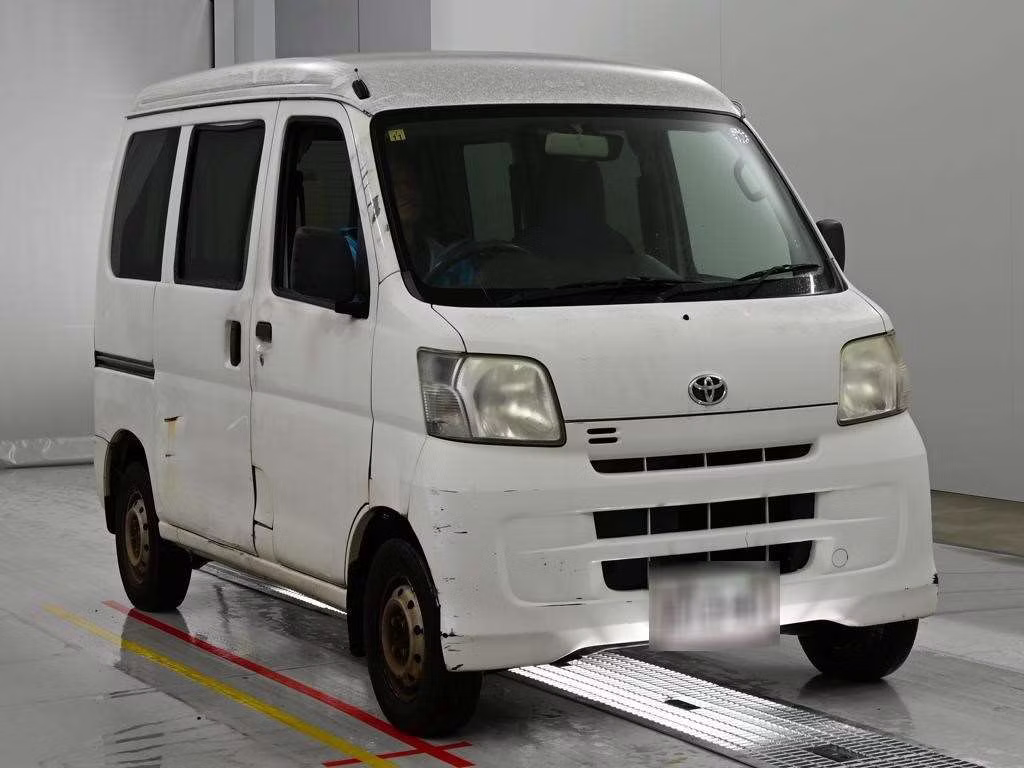 TOYOTA PIXIS VAN