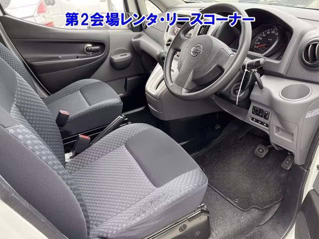 NISSAN NV200