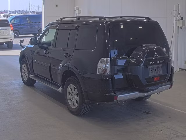 MITSUBISHI PAJERO
