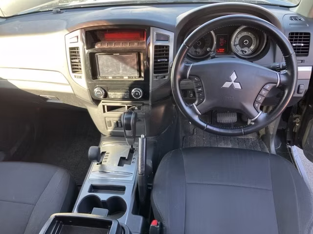 MITSUBISHI PAJERO