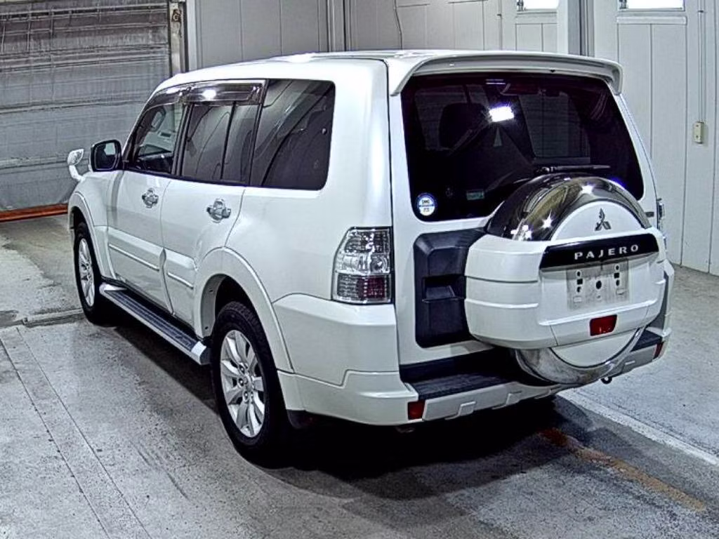 MITSUBISHI PAJERO