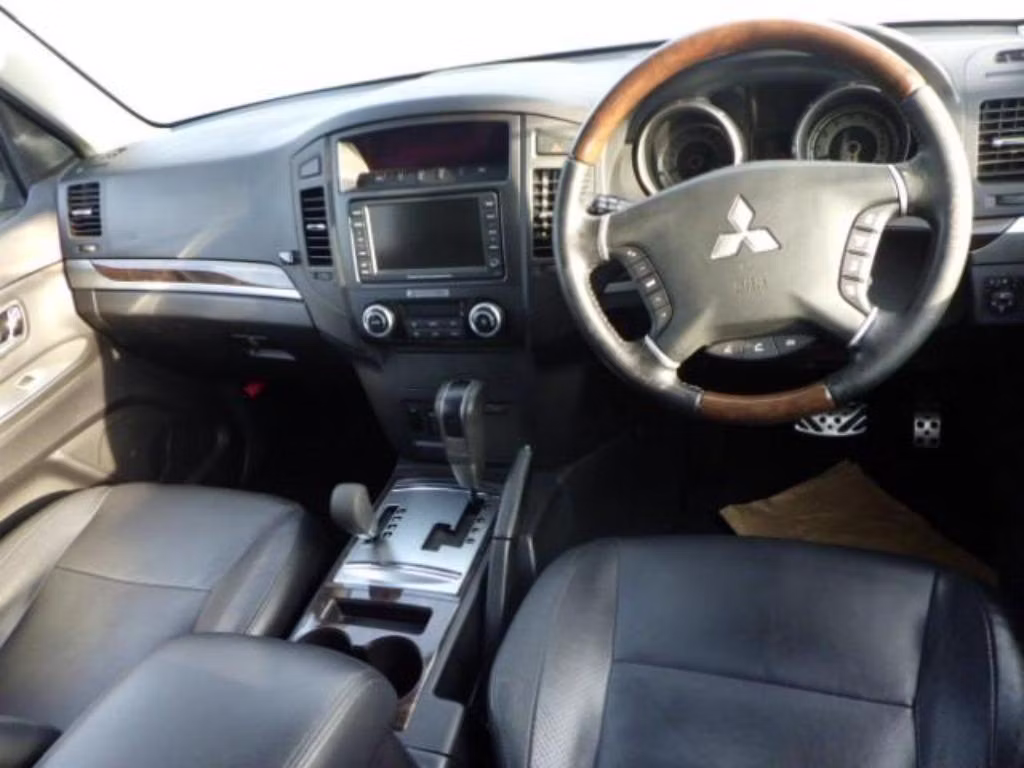 MITSUBISHI PAJERO
