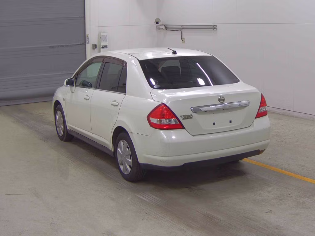 NISSAN TIIDA LATIO