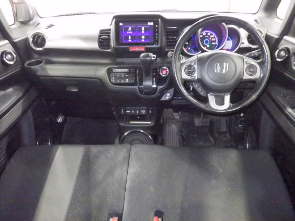 HONDA N-BOX SLASH