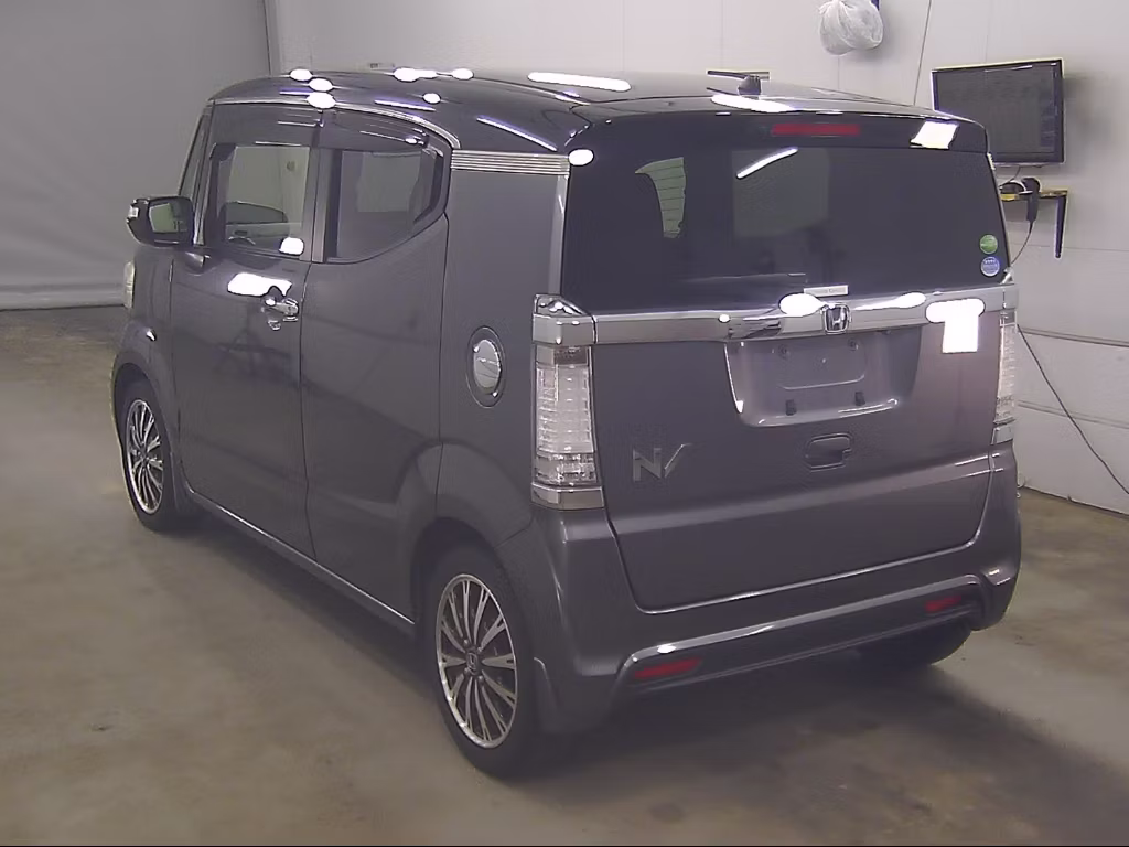 HONDA N-BOX SLASH