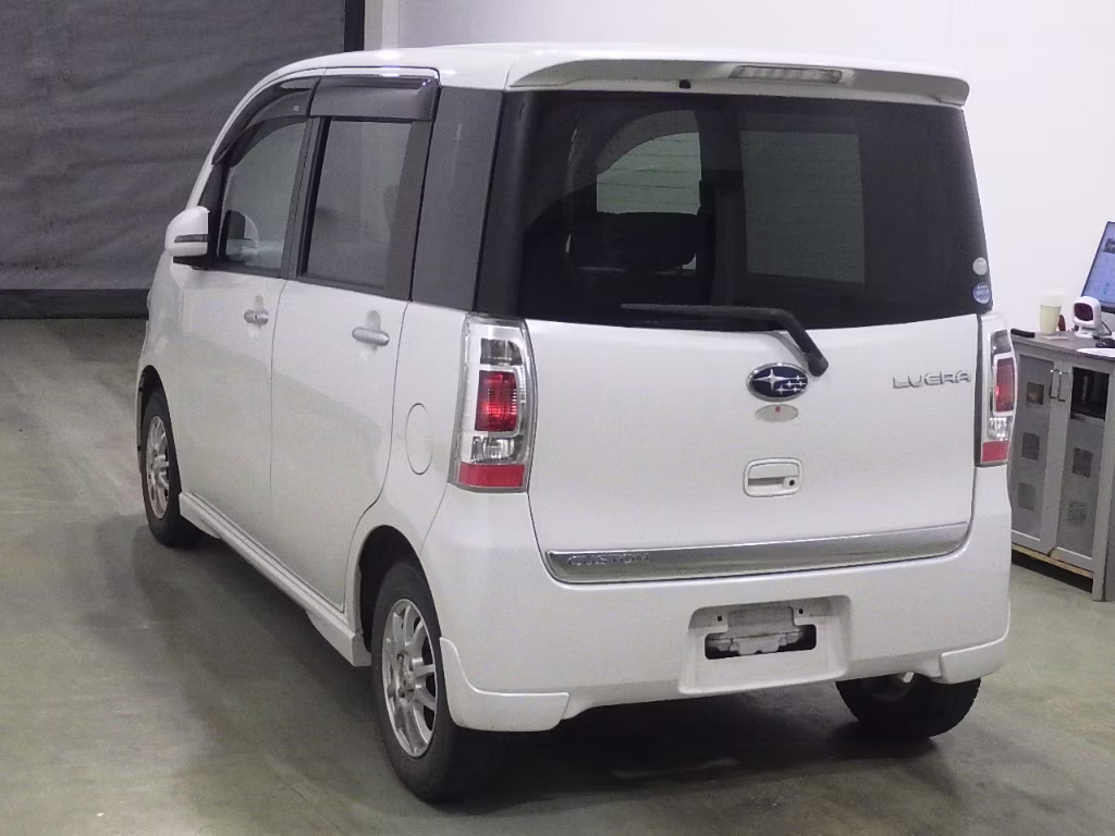 SUBARU LUCRA